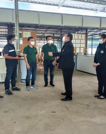 LINE_ALBUM_ผู้ตรวจการสำนักนายกเยี่ยมชมฟาร์ม_230117_1