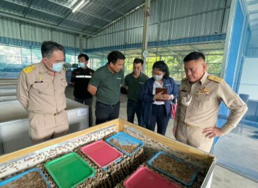 LINE_ALBUM_ผู้ตรวจการสำนักนายกเยี่ยมชมฟาร์ม_230117_80